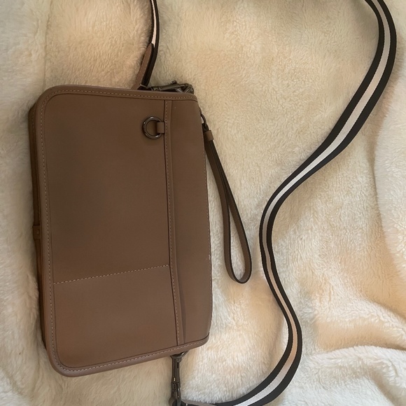 Coach crossbody - Picture 1 of 3